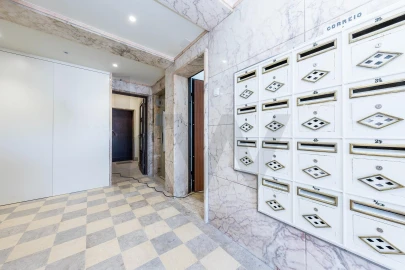 Apartamento T3 para Venda em Campolide