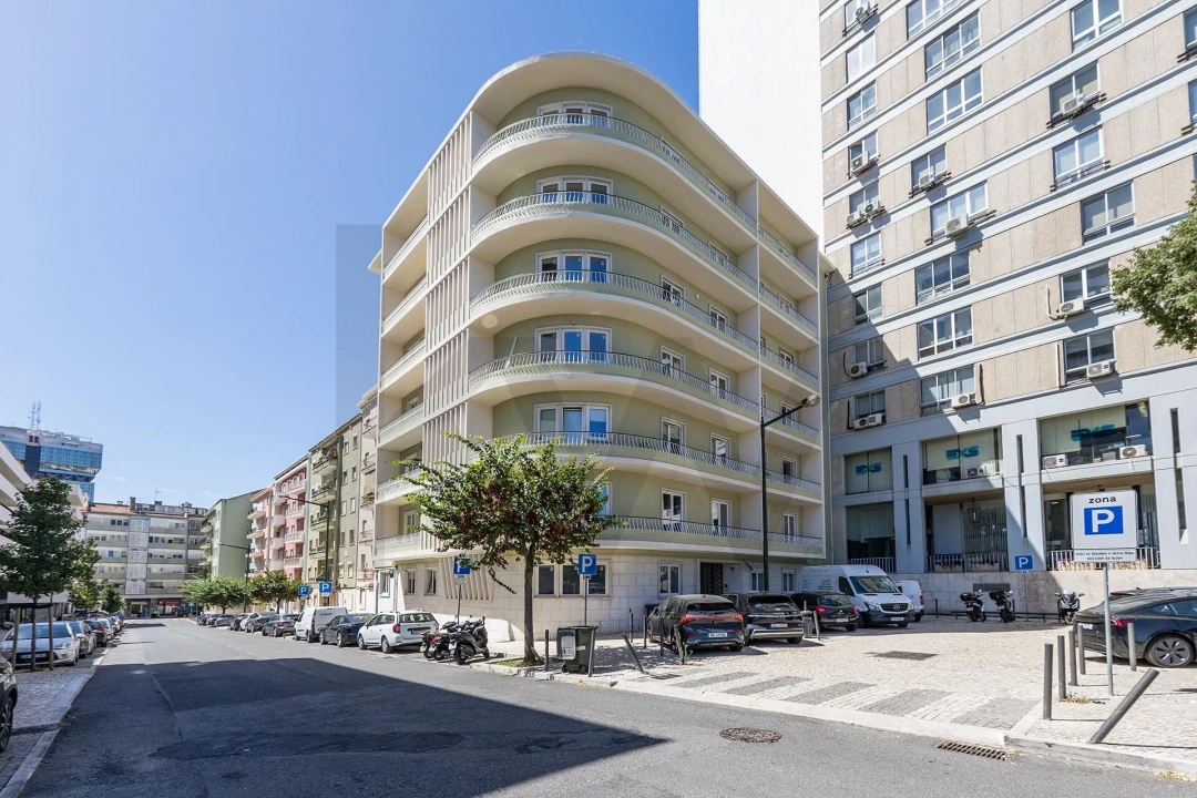 Apartamento T3 para Venda em Campolide Foto 18