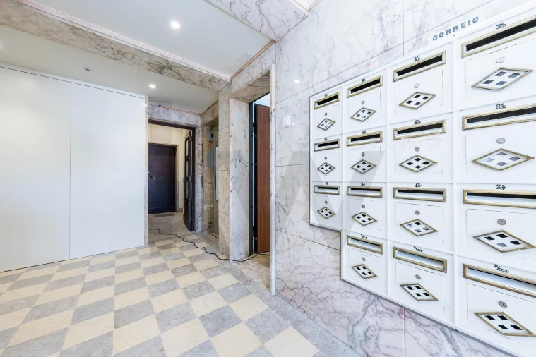 Apartamento T3 para Venda em Campolide Foto 3