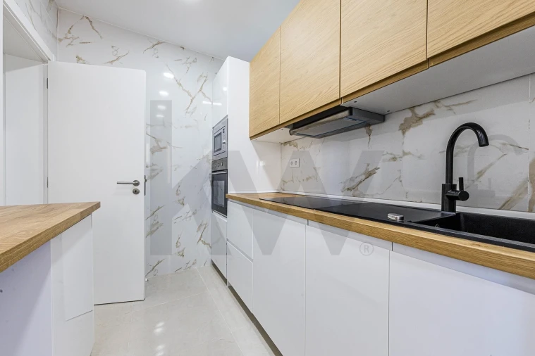 Apartamento T3 para Venda em Campolide Foto 17