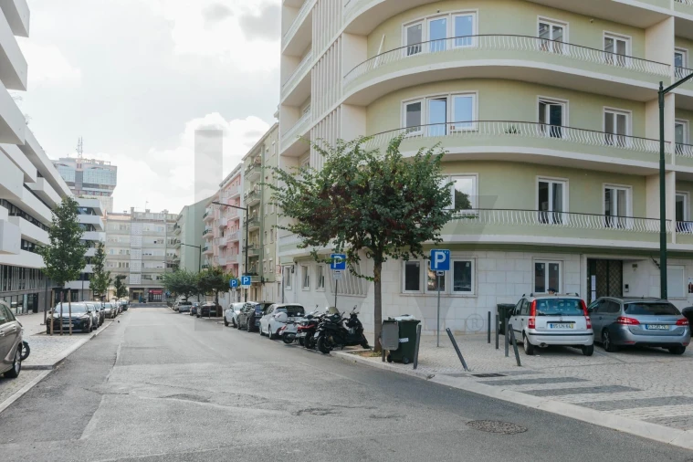 Apartamento T3 para Venda em Campolide Foto 31