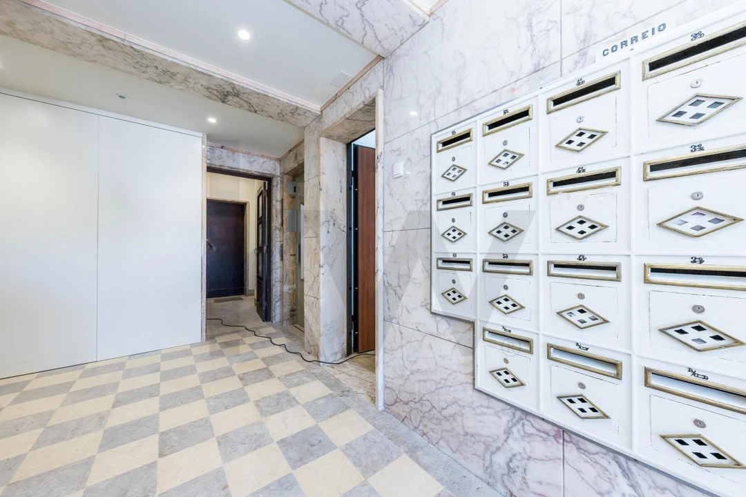 Apartamento T3 para Venda em Campolide Foto 3