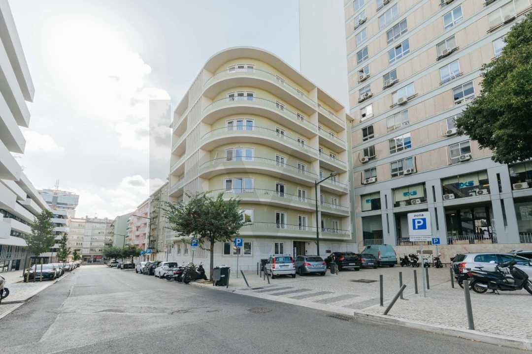 Apartamento T3 para Venda em Campolide Foto 30