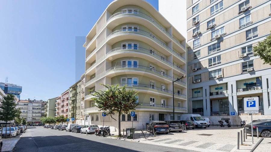 Apartamento T3 para Venda em Campolide