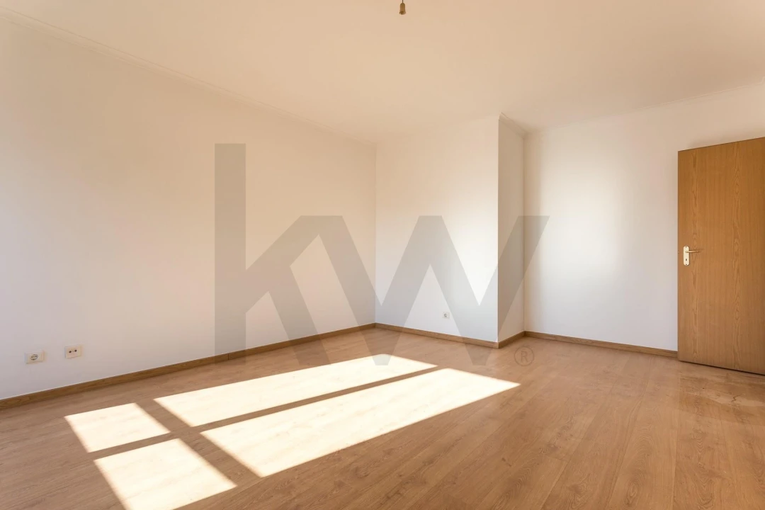 Apartamento T2 para Venda em Alvalade Foto 4