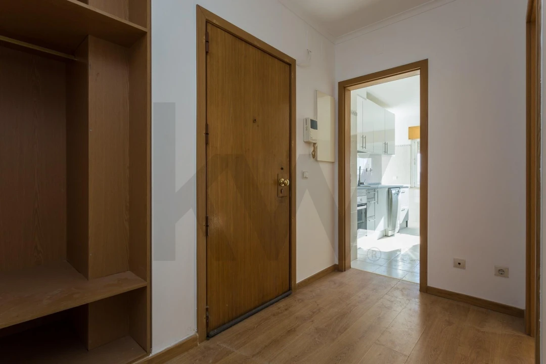 Apartamento T2 para Venda em Alvalade Foto 2