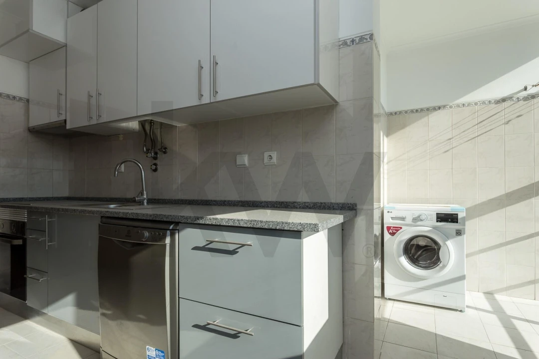 Apartamento T2 para Venda em Alvalade Foto 11