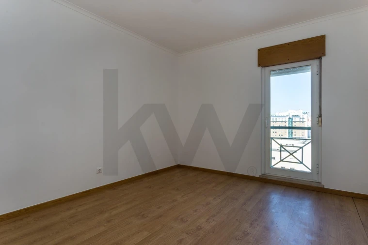 Apartamento T2 para Venda em Alvalade Foto 13