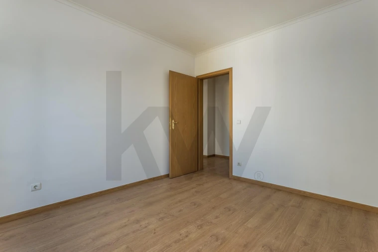 Apartamento T2 para Venda em Alvalade Foto 14