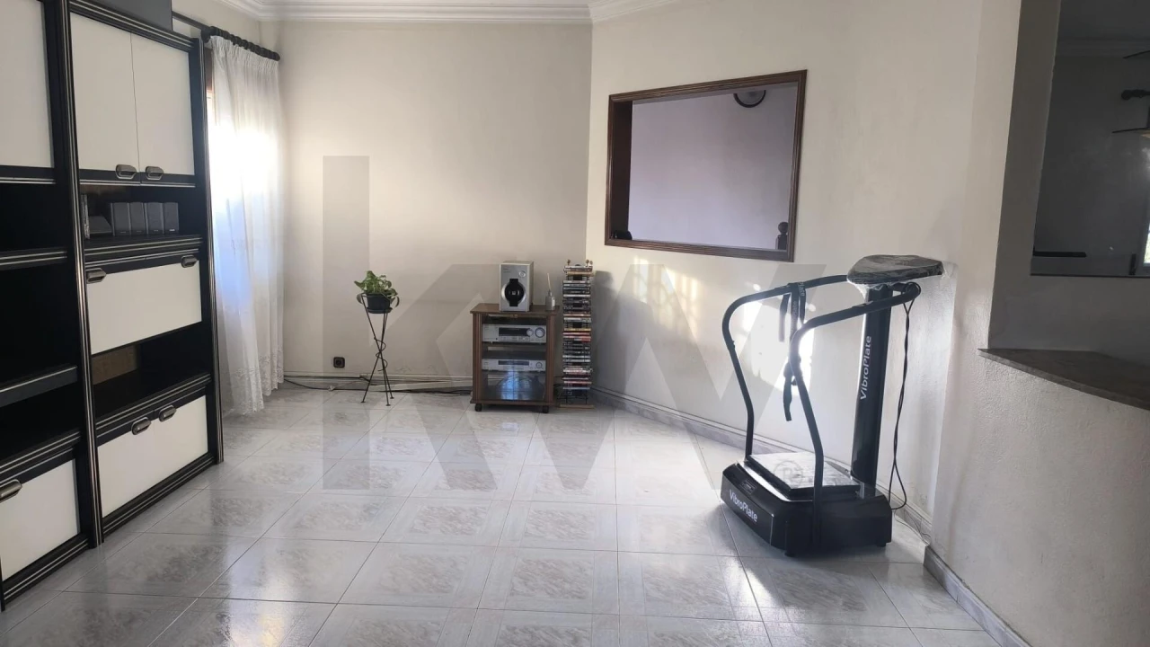 Moradia T5 para Venda em Porto Salvo Foto 3