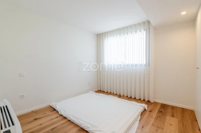 Apartamento T4 para Arrendamento em São Felix da Marinha
