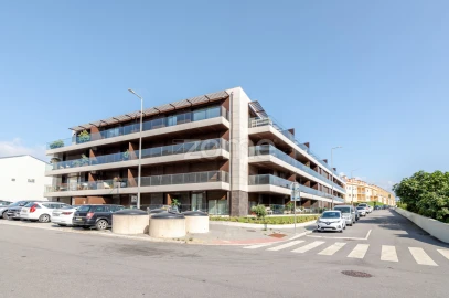 Apartamento T4 para Arrendamento em São Felix da Marinha