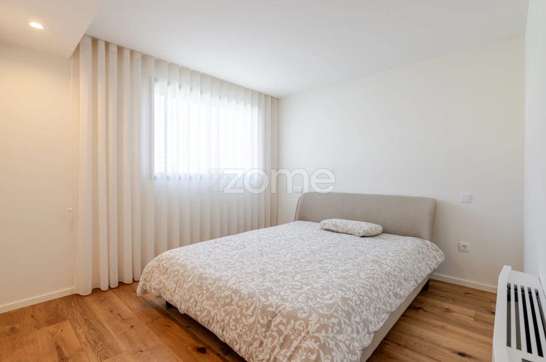 Apartamento T4 para Arrendamento em São Felix da Marinha Foto 20