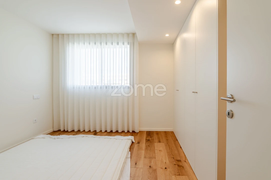 Apartamento T4 para Arrendamento em São Felix da Marinha Foto 27