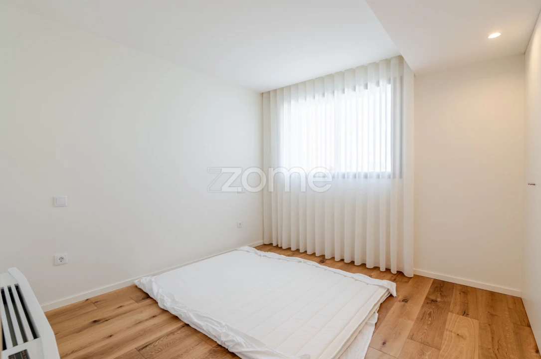 Apartamento T4 para Arrendamento em São Felix da Marinha Foto 28