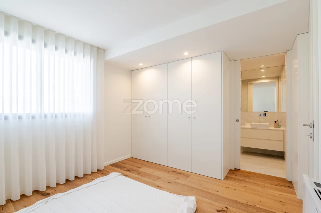 Apartamento T4 para Arrendamento em São Felix da Marinha Foto 29