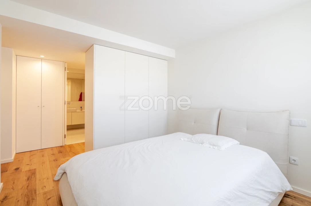 Apartamento T4 para Arrendamento em São Felix da Marinha Foto 35
