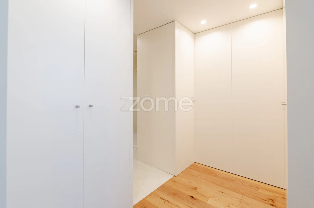 Apartamento T4 para Arrendamento em São Felix da Marinha Foto 38