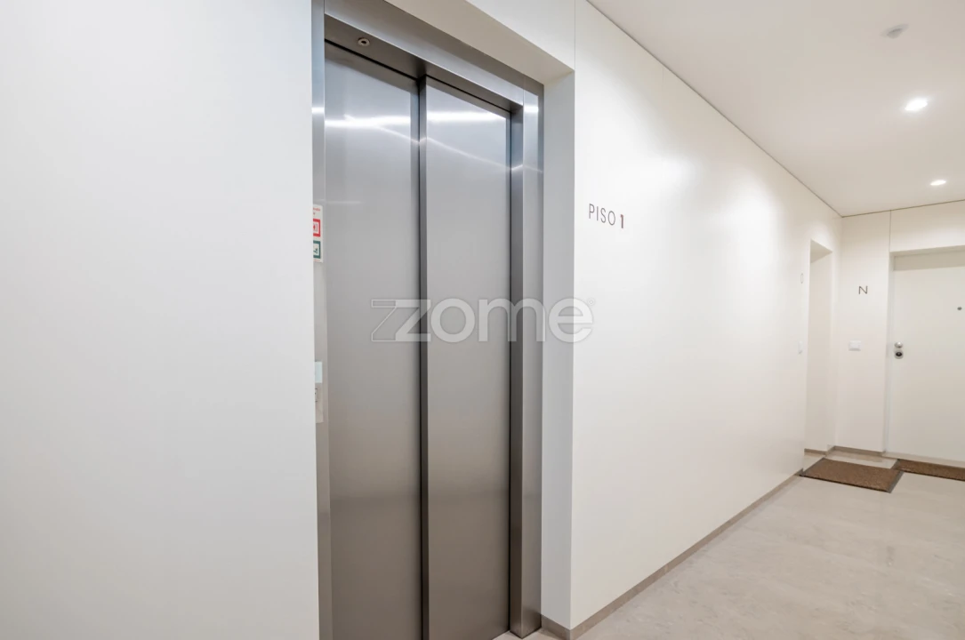 Apartamento T4 para Arrendamento em São Felix da Marinha Foto 46