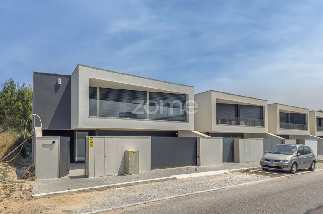 Moradia T4 para Venda em Madalena Foto 55