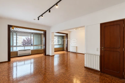 Apartamento T3 para Arrendamento em Moscavide e Portela
