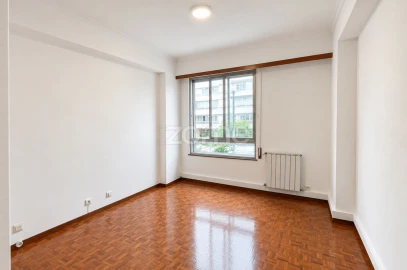 Apartamento T3 para Arrendamento em Moscavide e Portela
