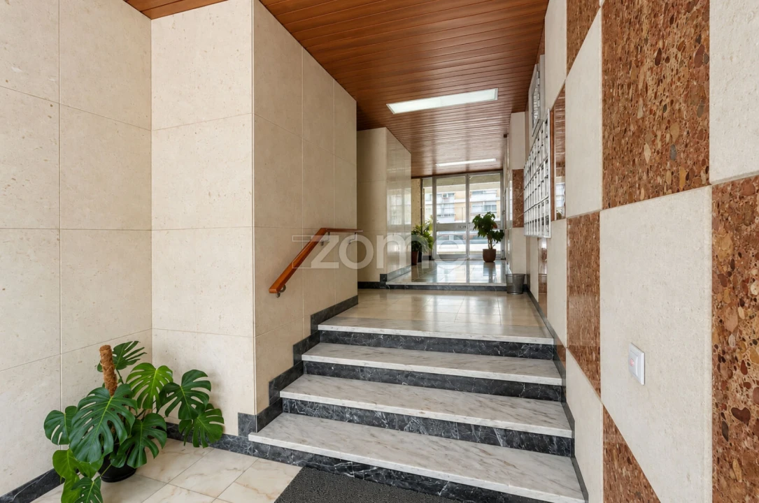 Apartamento T3 para Arrendamento em Moscavide e Portela Foto 32