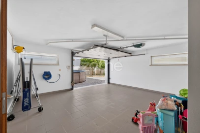 Moradia T4 para Venda em Pontinha e Famões