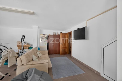 Moradia T4 para Venda em Pontinha e Famões