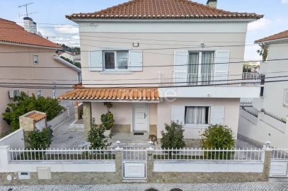 Moradia T4 para Venda em Pontinha e Famões