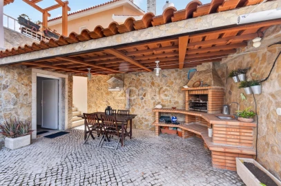 Moradia T4 para Venda em Pontinha e Famões