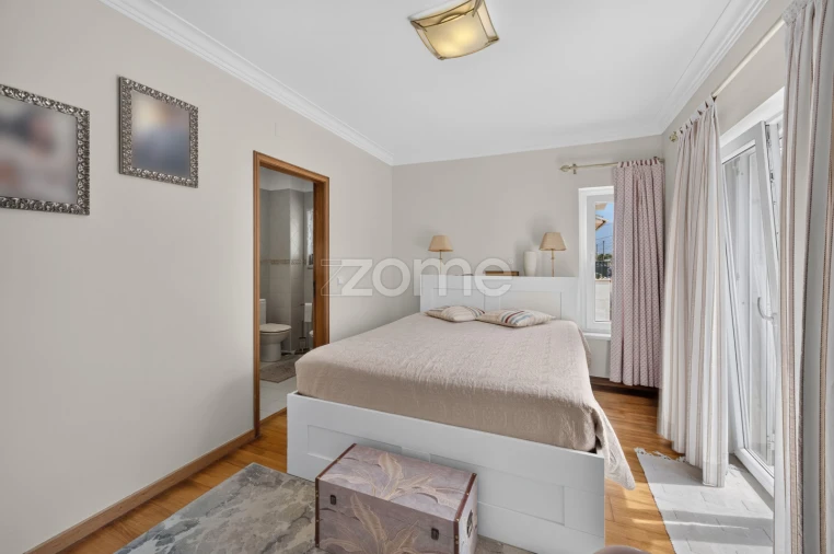 Moradia T4 para Venda em Pontinha e Famões Foto 34