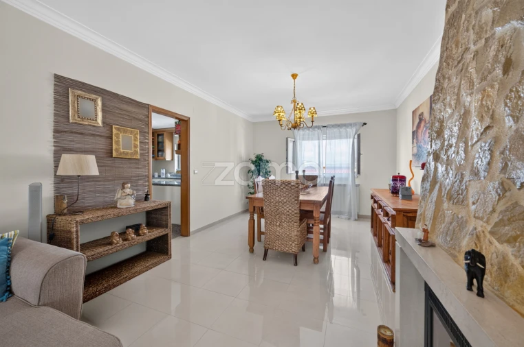 Moradia T4 para Venda em Pontinha e Famões Foto 6