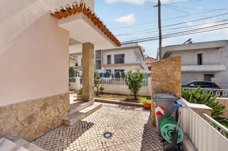 Moradia T4 para Venda em Pontinha e Famões Foto 73