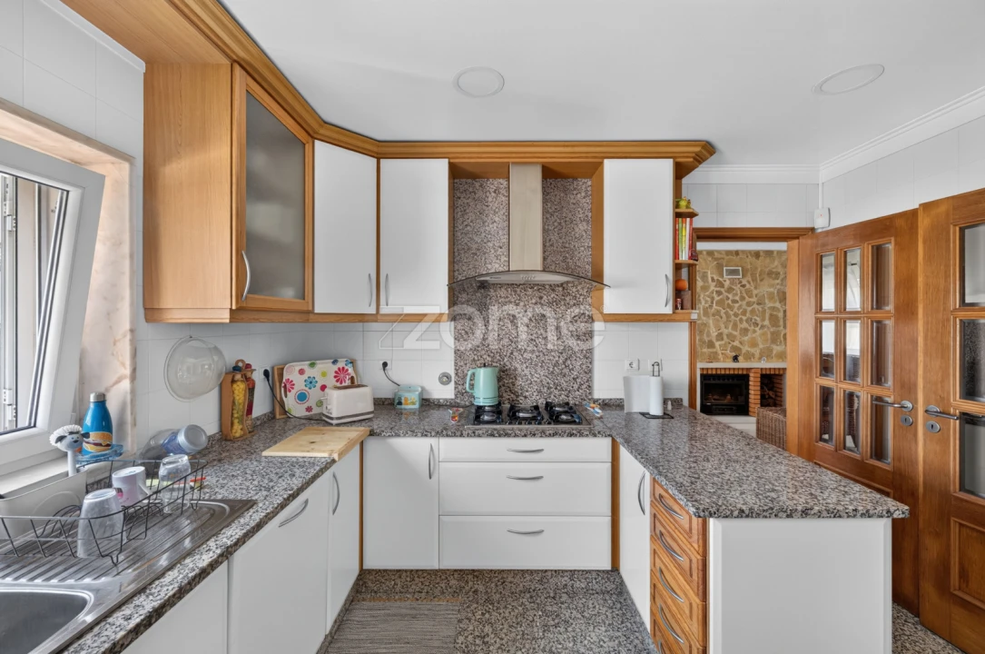 Moradia T4 para Venda em Pontinha e Famões Foto 12
