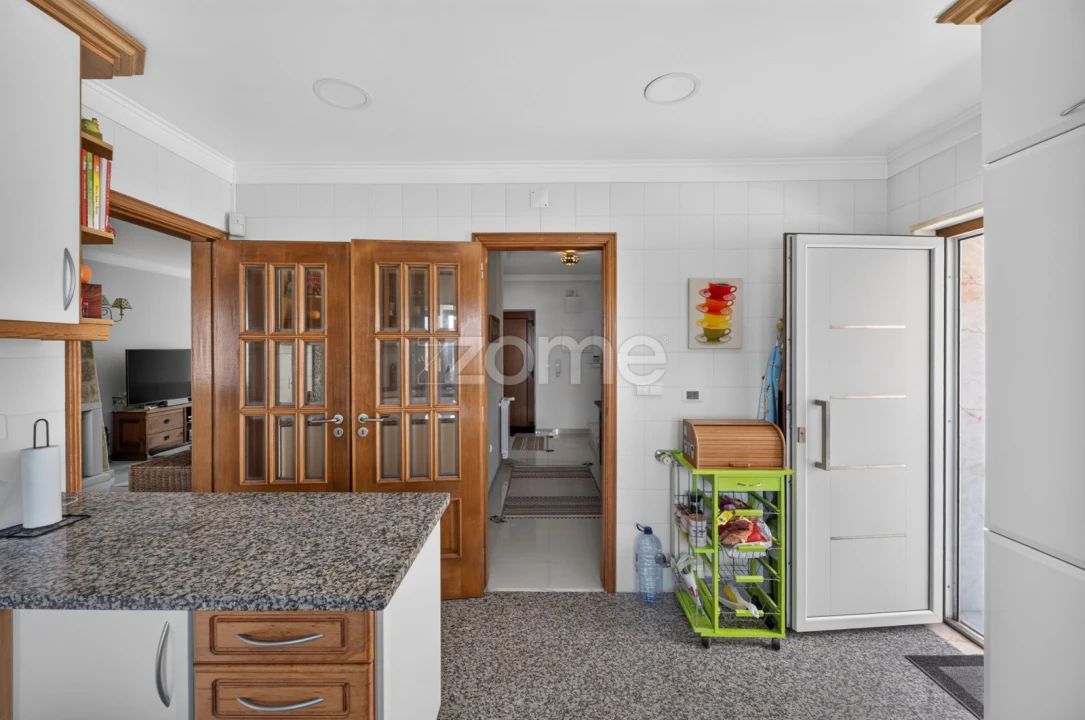 Moradia T4 para Venda em Pontinha e Famões Foto 14