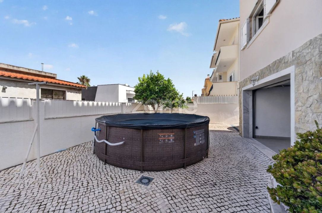 Moradia T4 para Venda em Pontinha e Famões Foto 66