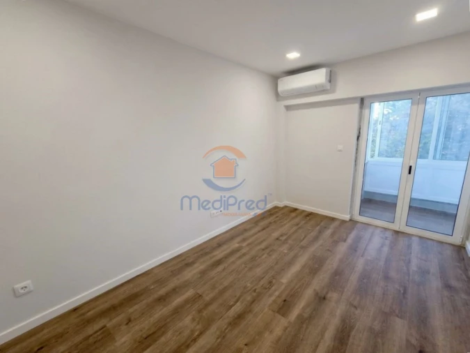 Apartamento T3 para Venda em Odivelas Foto 2
