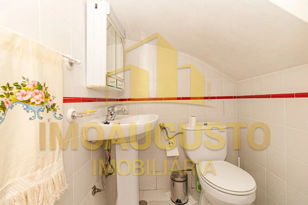 Moradia T2 para Venda em Peso e Vales do Rio Foto 8
