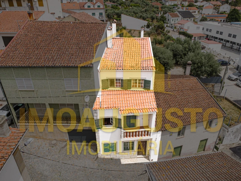Moradia T2 para Venda em Peso e Vales do Rio Foto 1