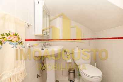 Moradia T2 para Venda em Peso e Vales do Rio