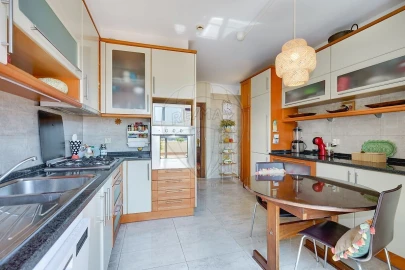 Apartamento T2 para Venda em Oeiras e São Julião da Barra, Paço de Arcos e Caxias