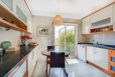 Apartamento T2 para Venda em Oeiras e São Julião da Barra, Paço de Arcos e Caxias