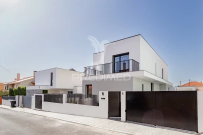 Moradia T4 para Venda em Oeiras e São Julião da Barra, Paço de Arcos e Caxias