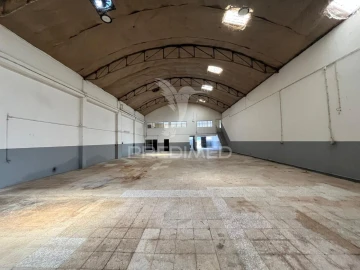Armazém para Arrendamento em Candoso Santiago e Mascotelos