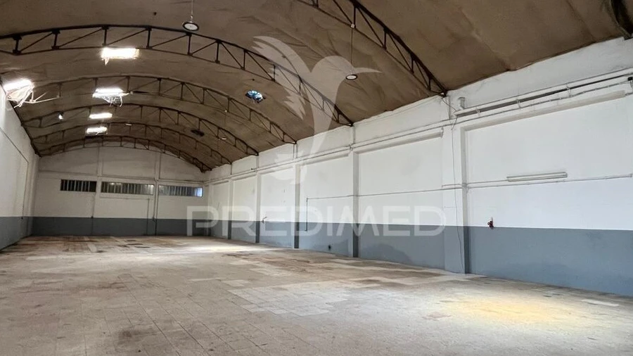 Armazém para Arrendamento em Candoso Santiago e Mascotelos