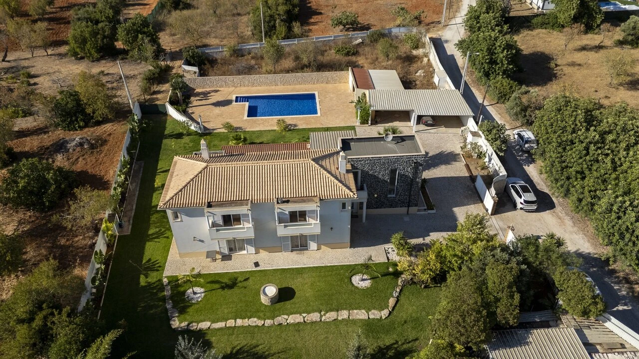 Moradia T3 para Venda em Guia Foto 1