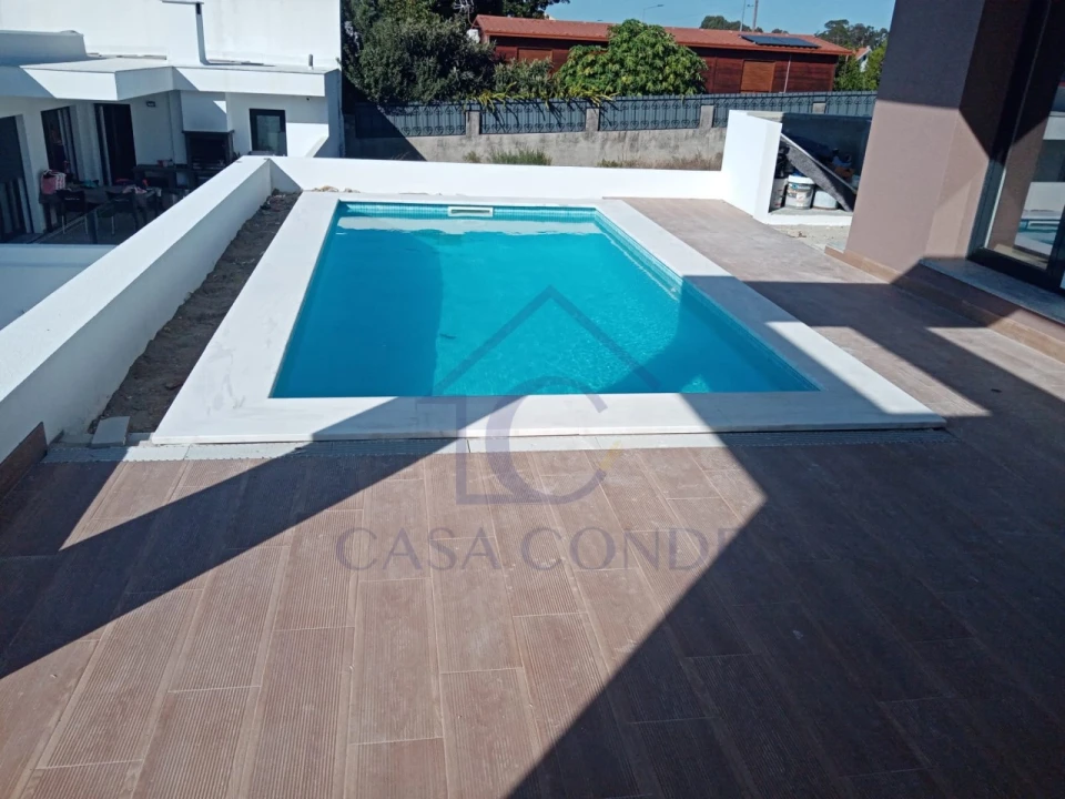 Moradia T4 para Venda em Fernao Ferro Foto 1