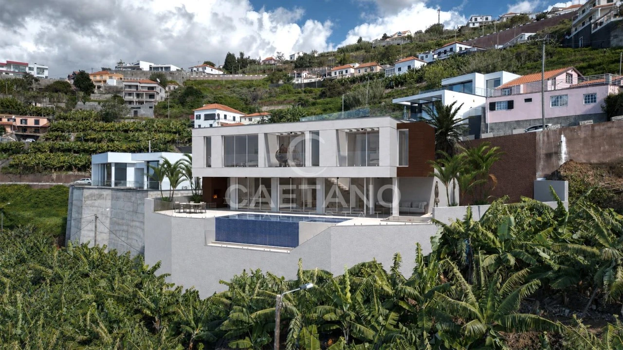 Moradia T4 para Venda em Ribeira Brava Foto 4