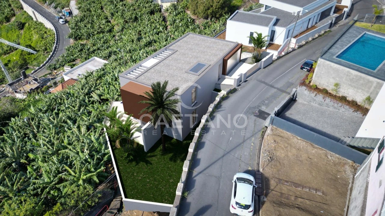 Moradia T4 para Venda em Ribeira Brava Foto 10